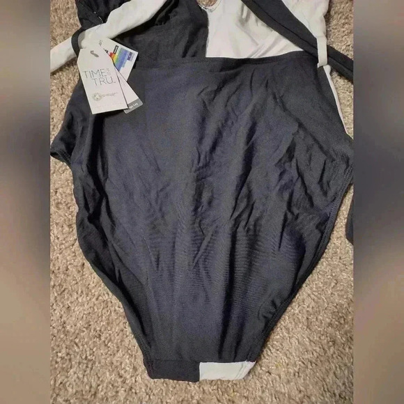 Time and Tru Black and White Colorblock one piece Swimsuit - Picture 8 of 12